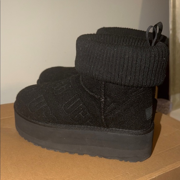 Ugg classic mini platform felted boots (black) - Picture 2 of 4